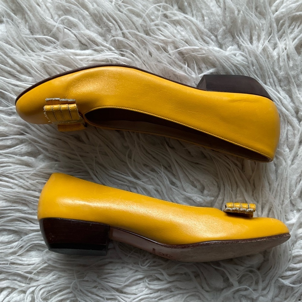 Salvatore Ferragamo Vara Yellow Leather Buckle Accent Low Heel Pumps Size 6B - Picture 2 of 12